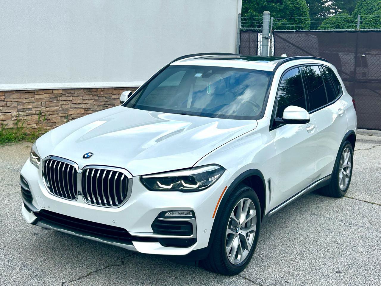 Used 2019 BMW X5 xDrive40i w/ Premium Package 2 AWD/4WD image 2
