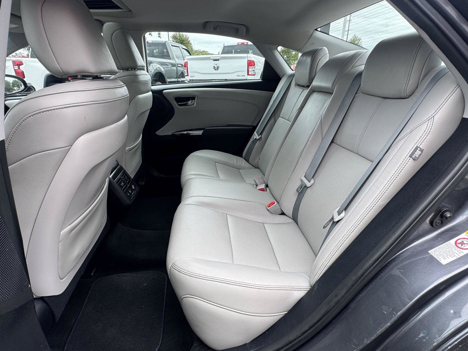 Used 2018 Toyota Avalon Limited FWD image 32
