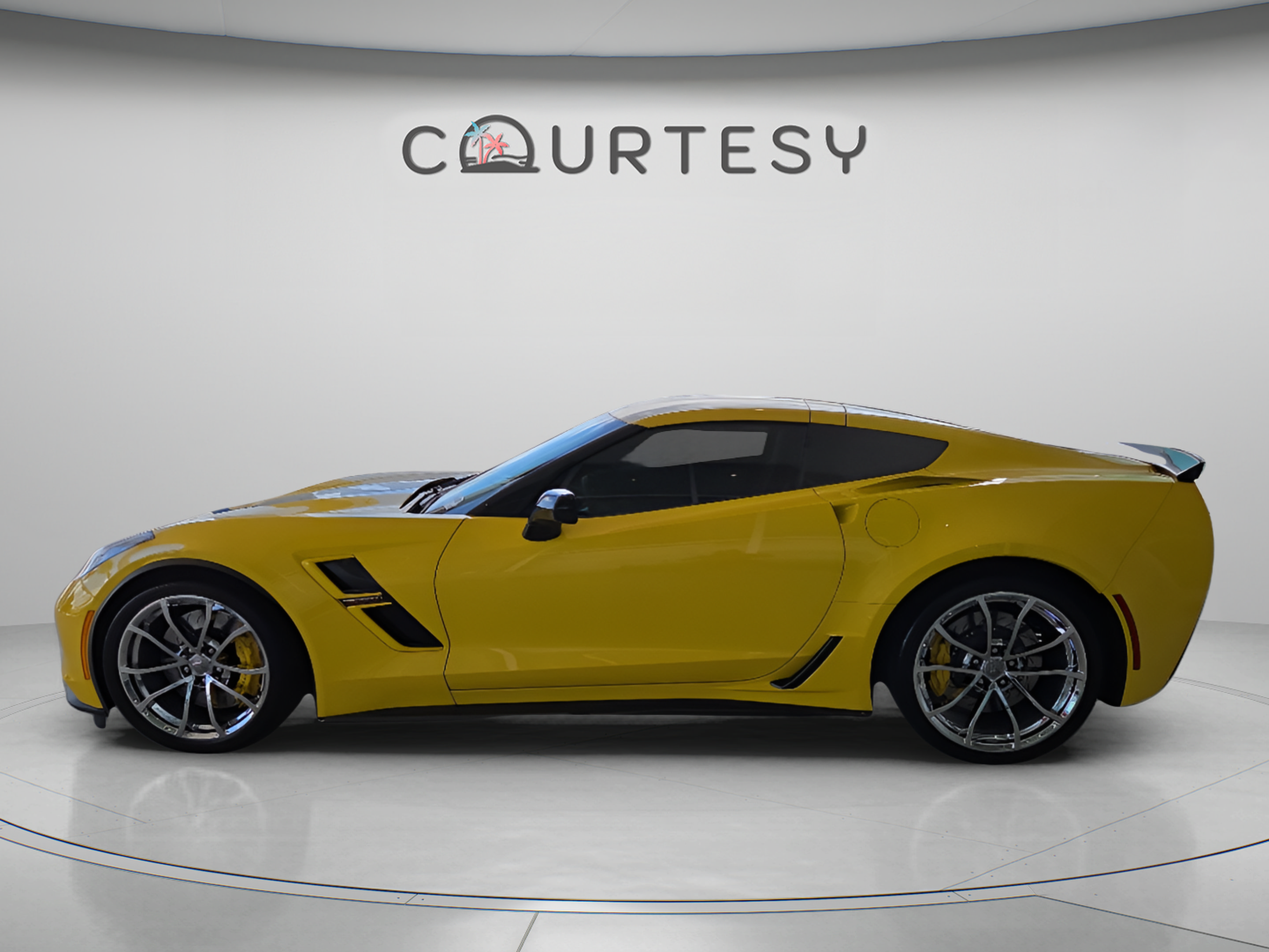 Used 2019 Chevrolet Corvette Grand Sport w/ Carbon Flash Badge Package RWD image 2