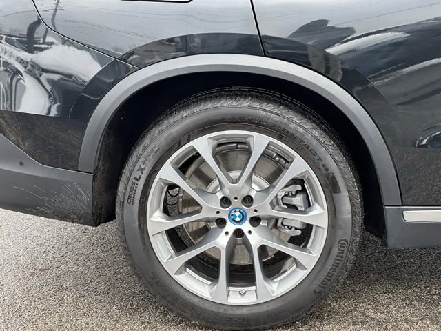 Certified 2025 BMW X5 xDrive50e w/ Climate Comfort Package image 9