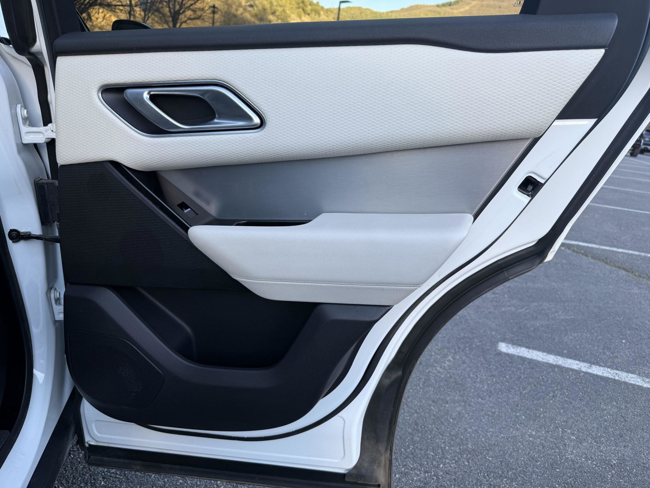 Used 2020 Land Rover Range Rover Velar R-Dynamic S image 39