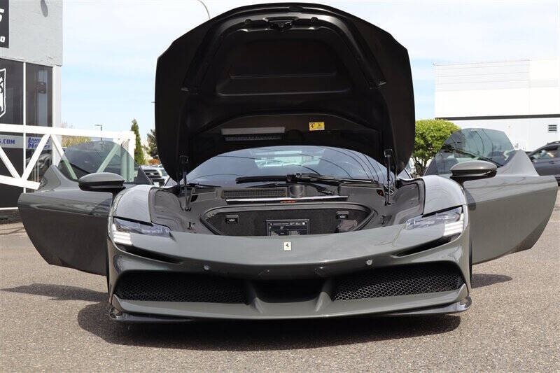 Used 2021 Ferrari SF90 Stradale AWD/4WD image 39
