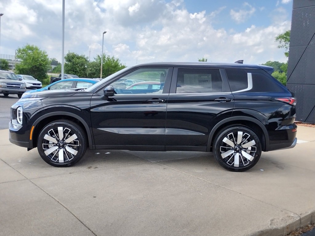 New 2025 Mitsubishi Outlander SE image 21