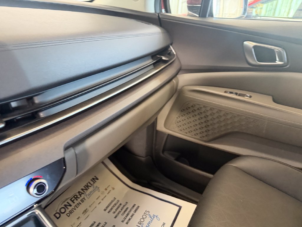 Certified 2025 Kia Carnival SX FWD image 13