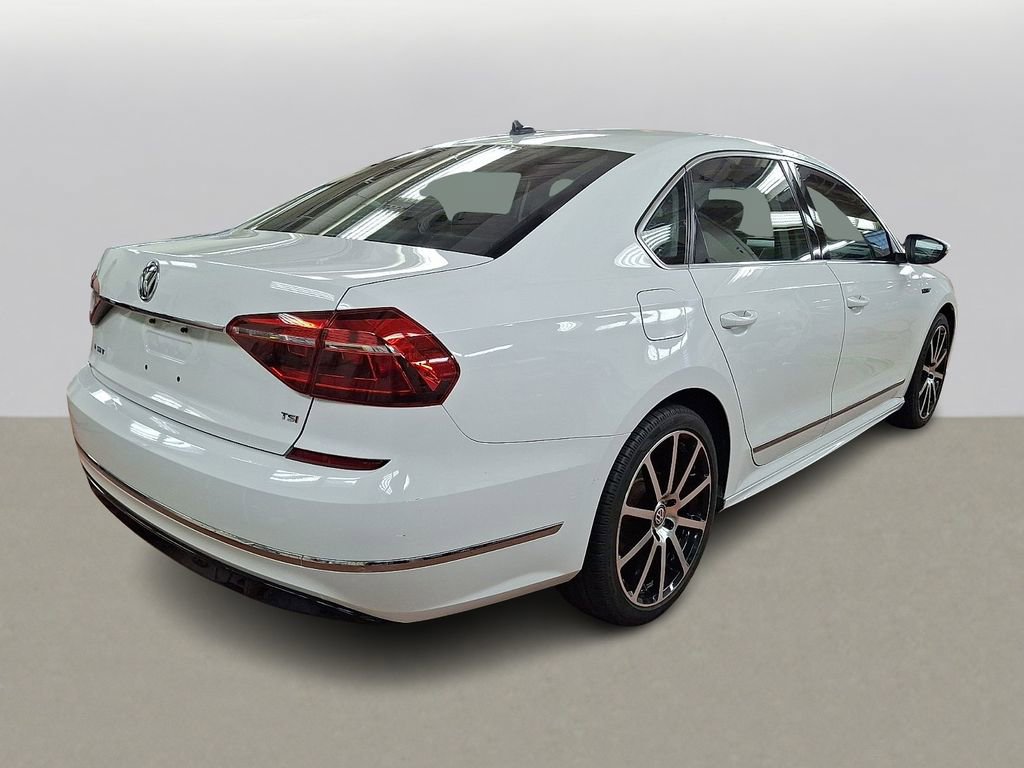Used 2017 Volkswagen Passat 1.8T R-Line FWD image 4