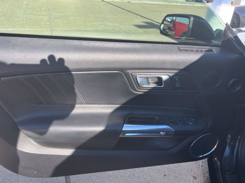 Used 2018 Ford Mustang Premium RWD image 8