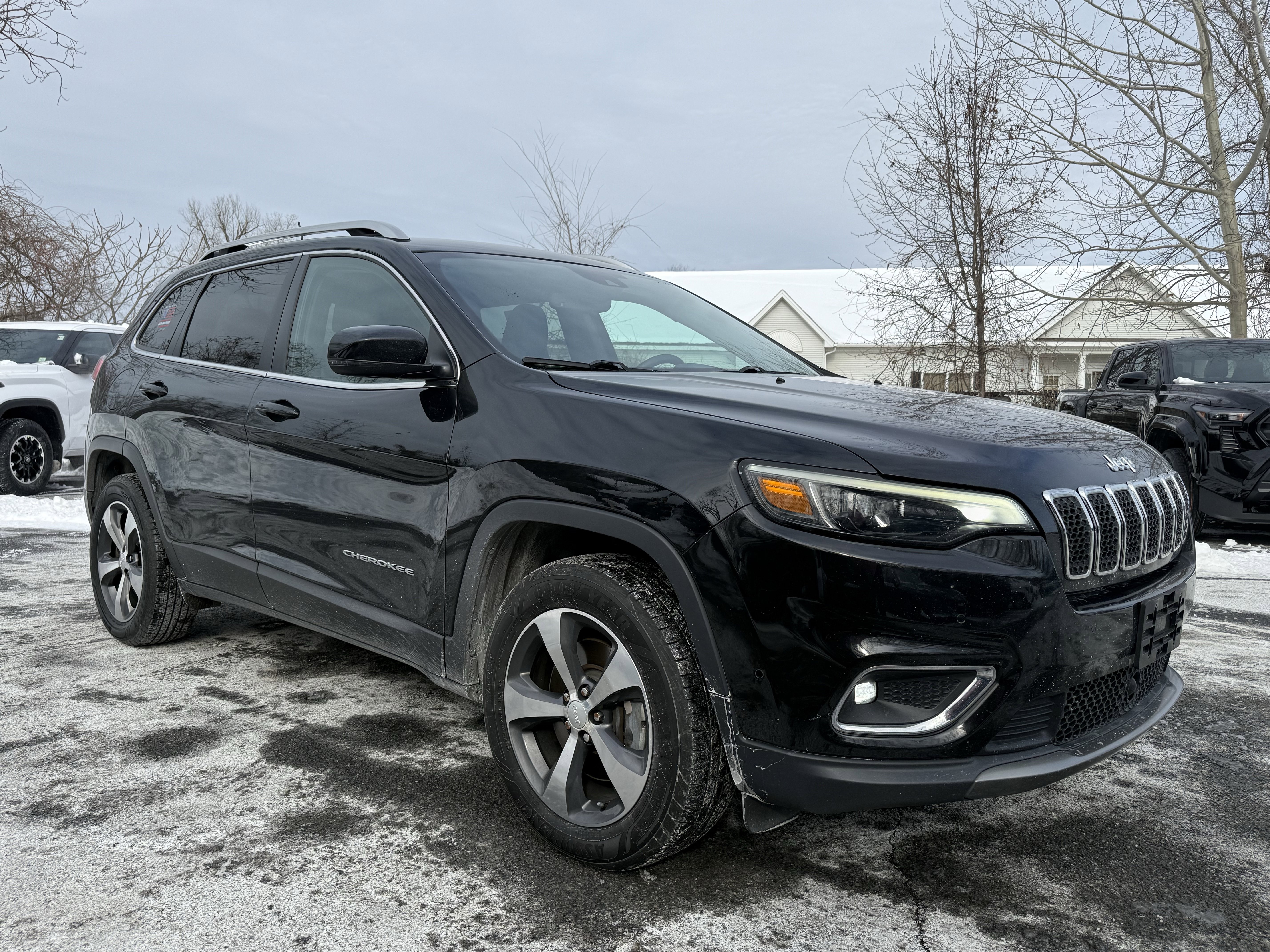 Used 2019 Jeep Cherokee Limited w/ Technology Group image 8