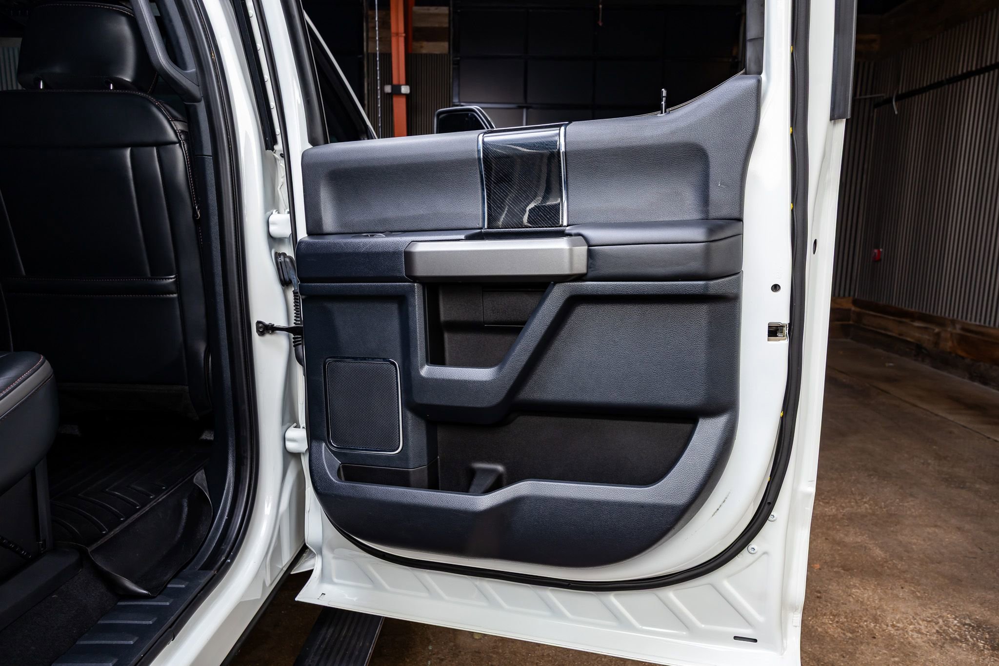 Used 2022 Ford F250 Platinum w/ FX4 Off-Road Package image 40