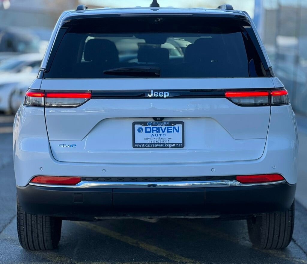 Used 2022 Jeep Grand Cherokee Limited 4xe w/ Luxury Tech Group II image 4