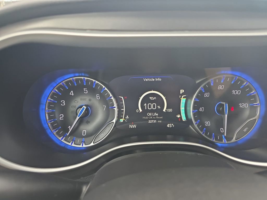 Used 2024 Chrysler Pacifica Touring-L FWD image 15