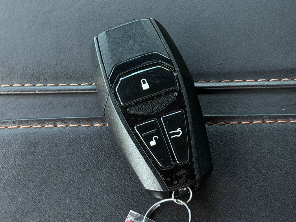 Used 2023 Aston Martin V8 Vantage Roadster RWD image 40