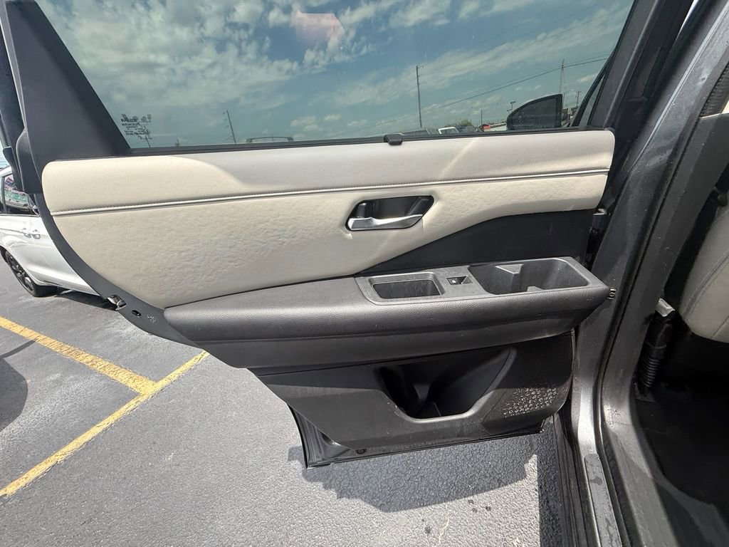 Used 2023 Nissan Pathfinder SL FWD image 18