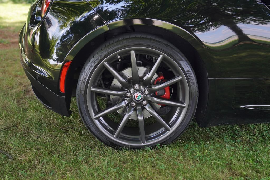 Used 2019 Alfa Romeo 4C Spider RWD image 23