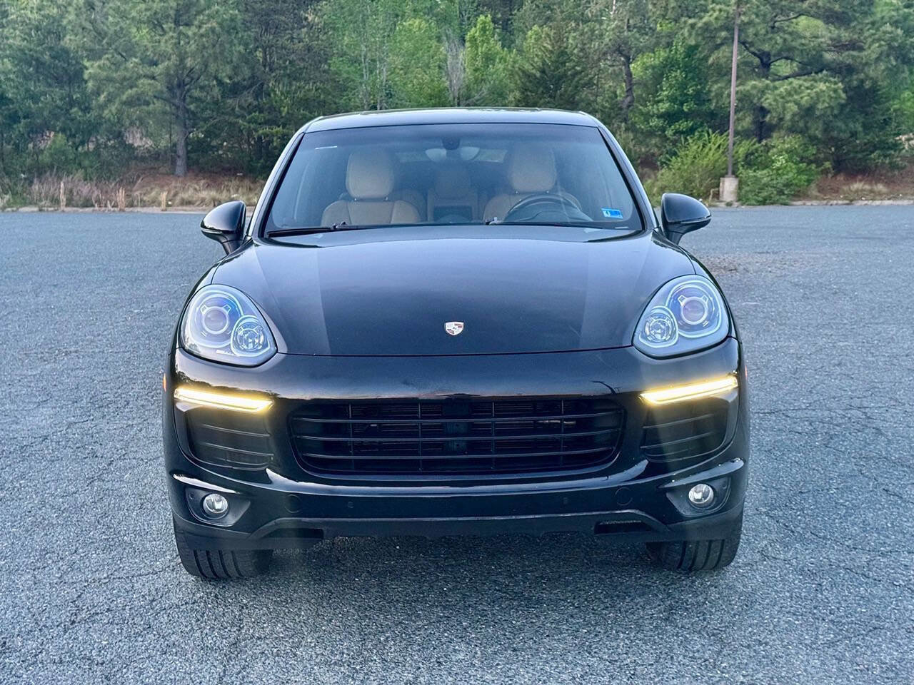 Used 2018 Porsche Cayenne w/ Premium Package AWD/4WD image 2