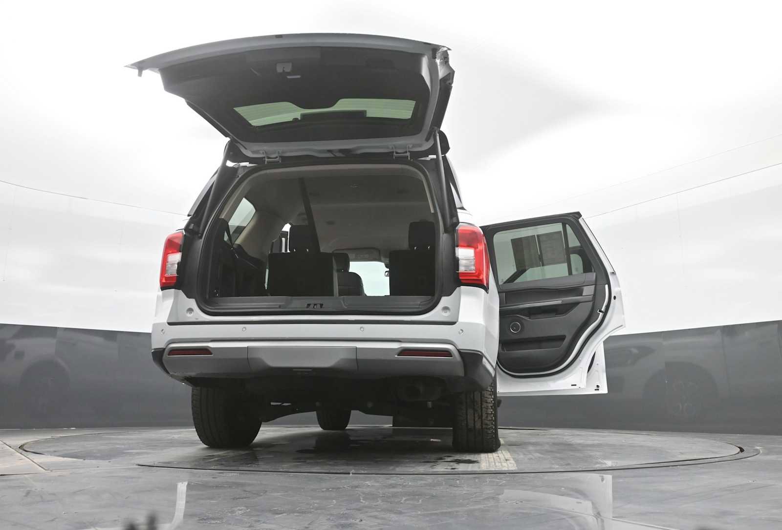 Used 2024 Ford Expedition XLT image 41