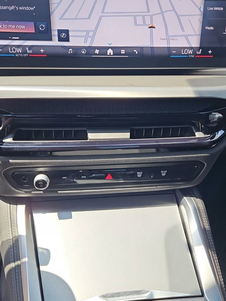 Used 2025 BMW 230i Coupe w/ M Sport Package RWD image 17
