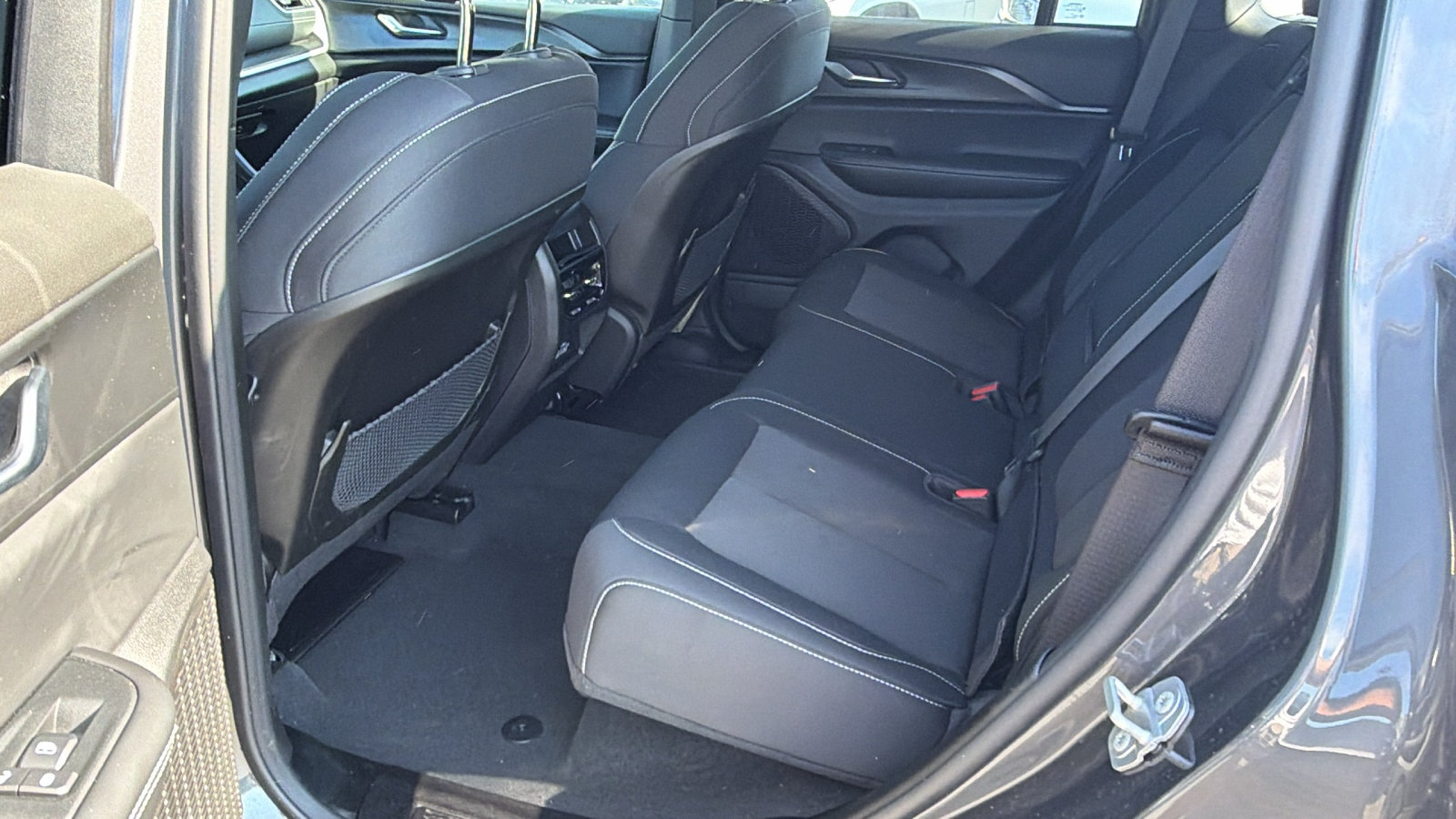 Used 2025 Jeep Grand Cherokee Laredo X RWD image 24