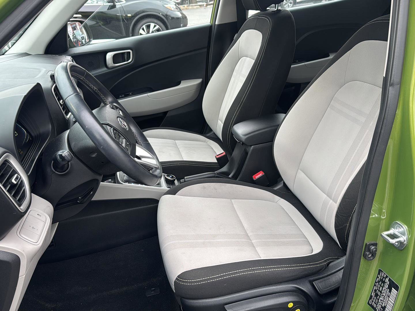 Used 2023 Hyundai Venue SEL w/ Cargo Package image 17