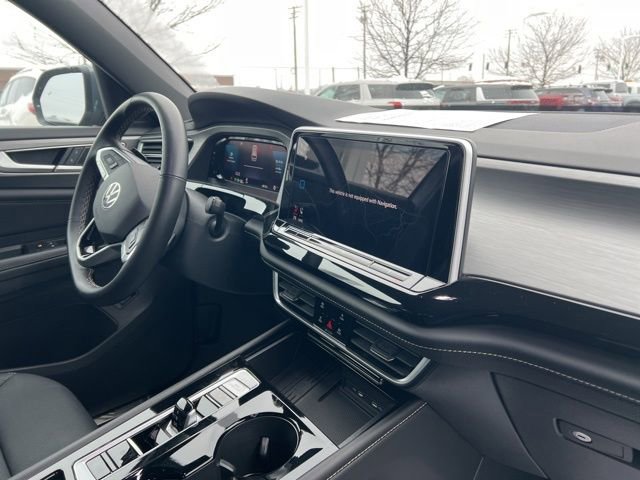 Used 2025 Volkswagen Atlas Cross Sport SE image 33