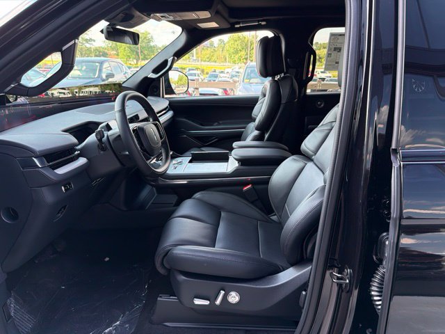 New 2027 Lincoln Navigator Reserve w/ Jet Appearance Package AWD/4WD image 13