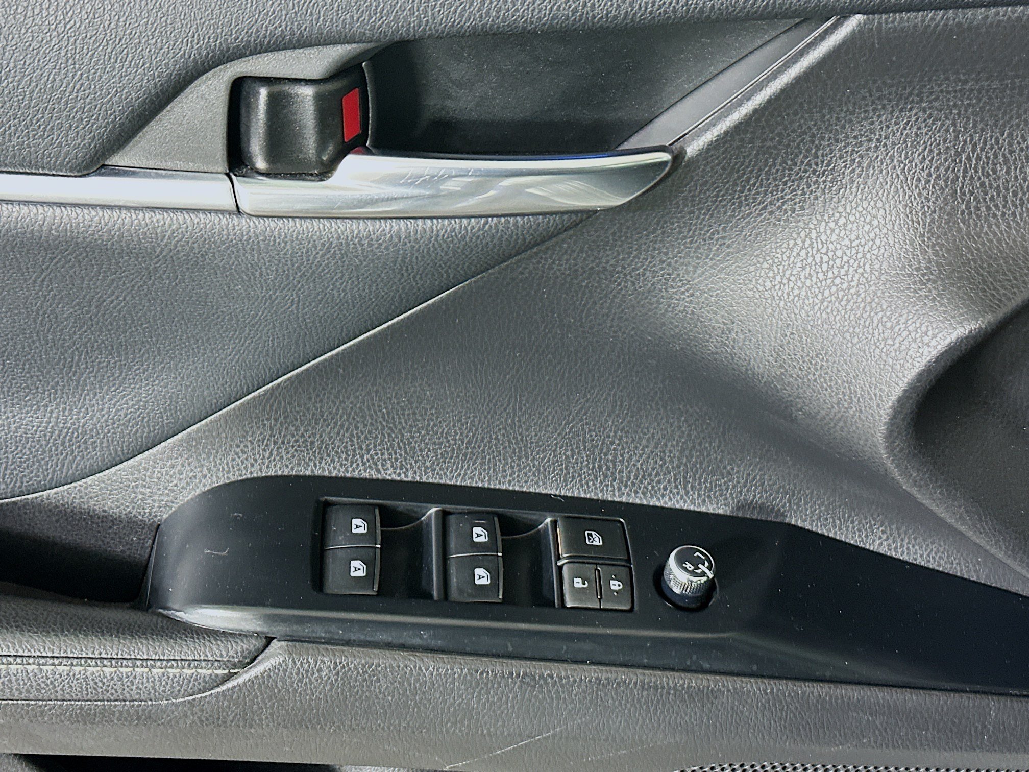Used 2020 Toyota Camry XSE FWD image 14