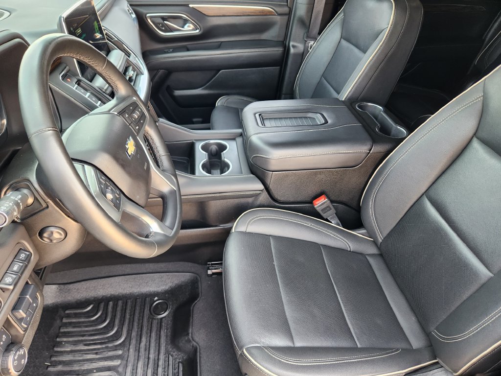 Used 2024 Chevrolet Suburban Premier w/ Premium Package RWD image 13