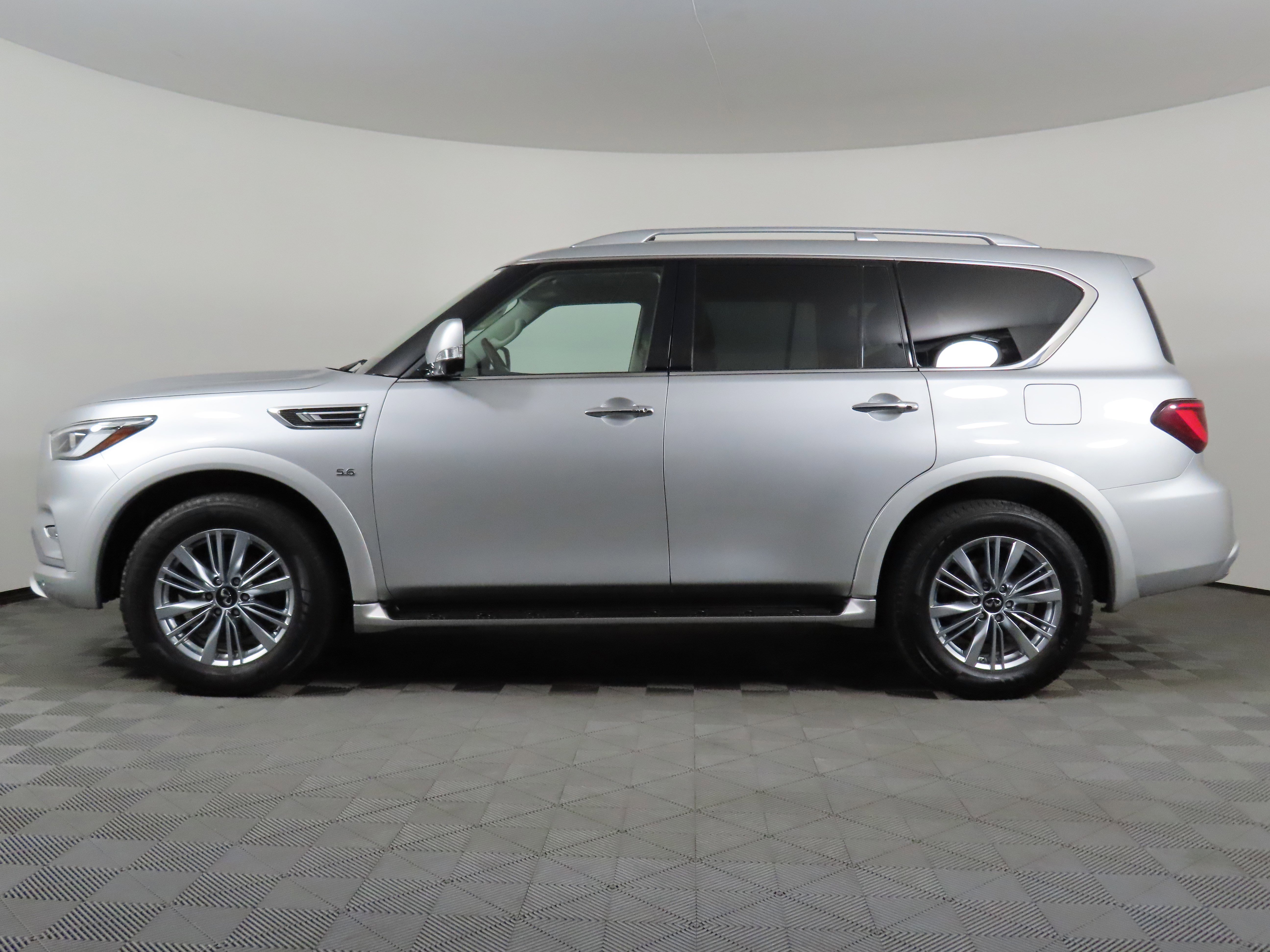 Used 2019 INFINITI QX80 Luxe image 42