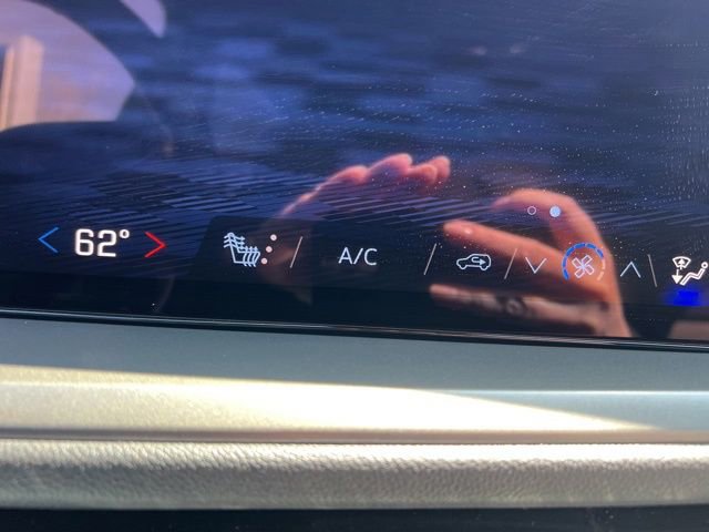 Used 2025 Chevrolet Traverse LT AWD/4WD image 25