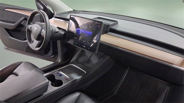 Used 2024 Tesla Model Y Performance image 19