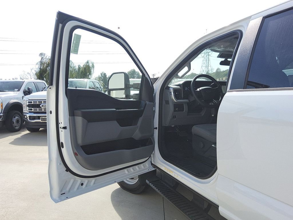 New 2026 Ford F450 XL w/ XL Chrome Package RWD image 5