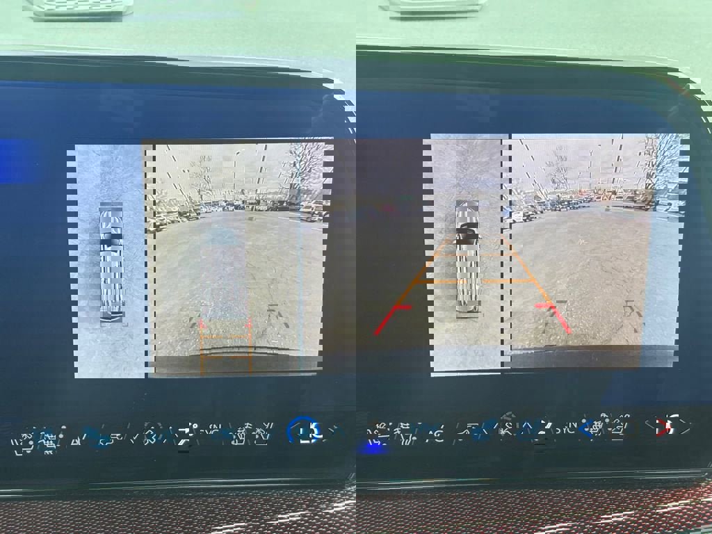 Used 2025 Chevrolet Traverse RS image 19