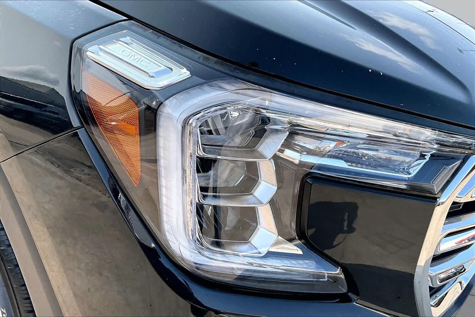 Used 2024 GMC Terrain SLT AWD/4WD image 28