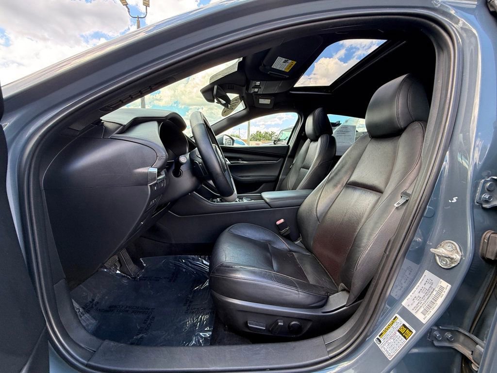 Used 2019 MAZDA MAZDA3 Hatchback w/ Premium Package image 8