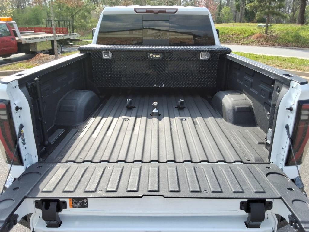 Used 2024 GMC Sierra 2500 AT4 w/ AT4 Preferred Package AWD/4WD image 18