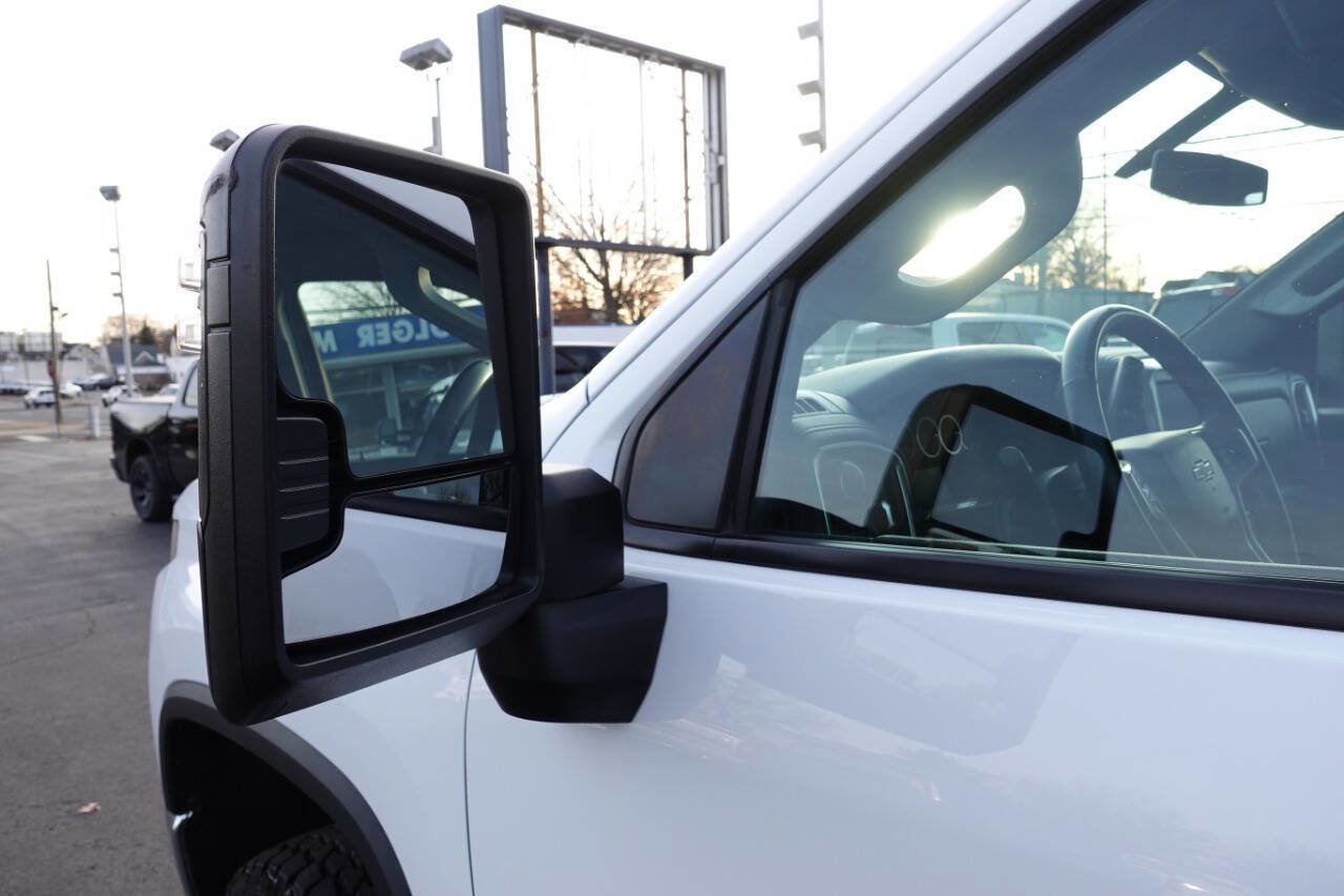 Used 2023 Chevrolet Silverado 2500 LT w/ Convenience Package image 14