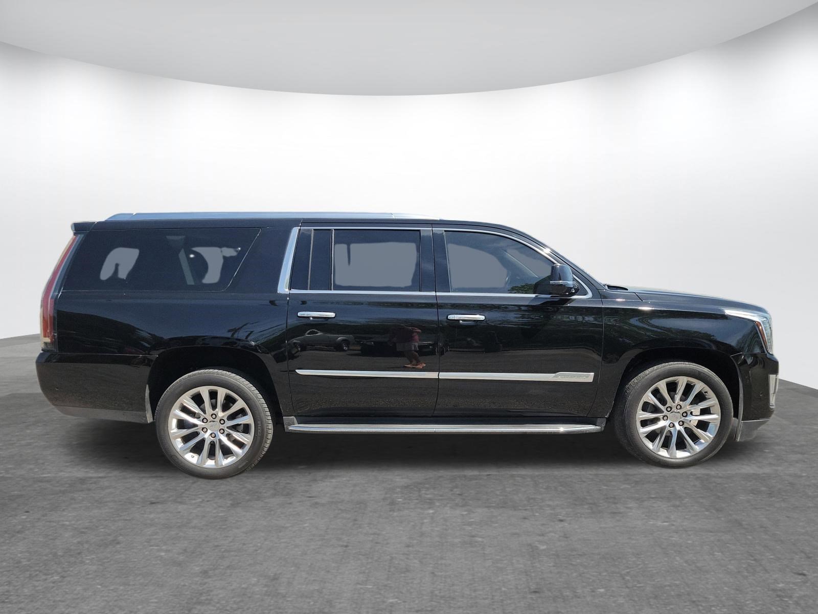 Used 2018 Cadillac Escalade ESV Luxury image 30