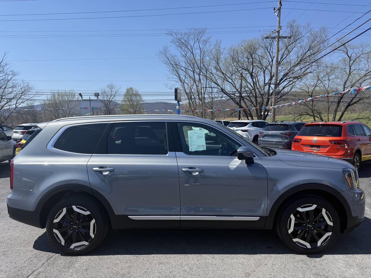 Used 2025 Kia Telluride S image 2
