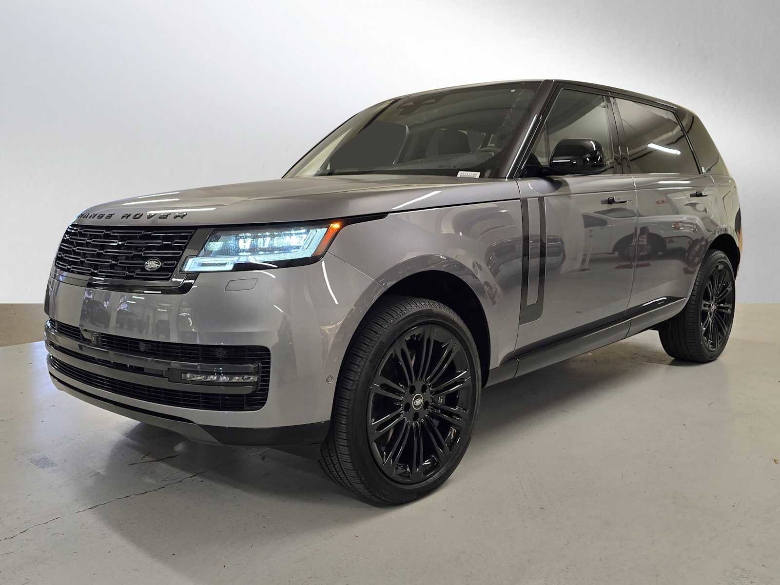 New 2025 Land Rover Range Rover Long Wheelbase SE