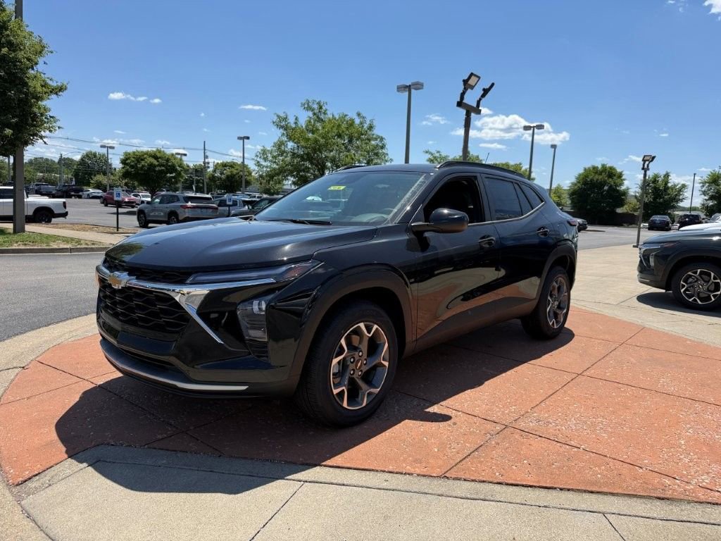 New 2026 Chevrolet Trax LT w/ LT Convenience Package FWD image 3