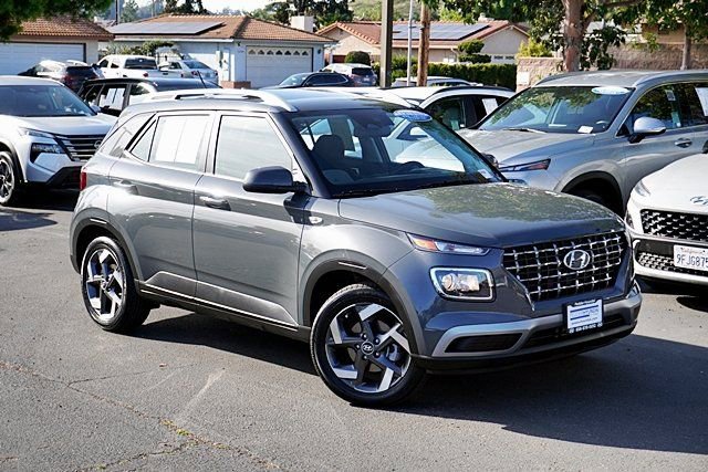 Certified 2026 Hyundai Venue SEL image 3