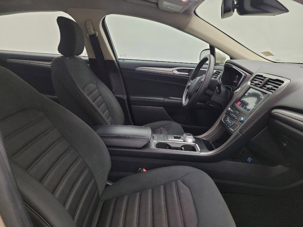 Used 2019 Ford Fusion SE FWD image 21