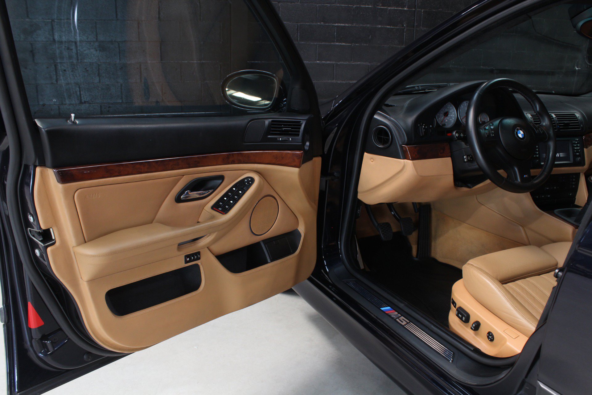 Used 2002 BMW M5 RWD image 33