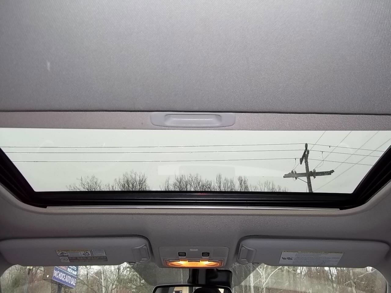 Used 2015 Toyota RAV4 Limited w/ Technology Package image 6