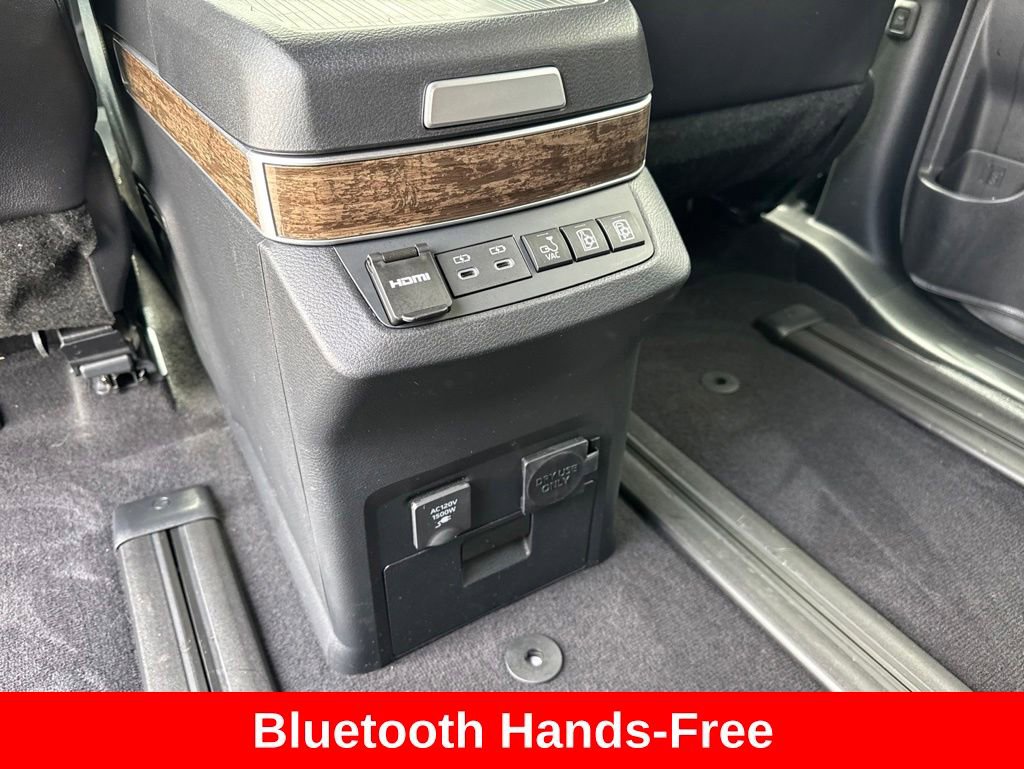 Used 2025 Toyota Sienna Platinum AWD/4WD image 17