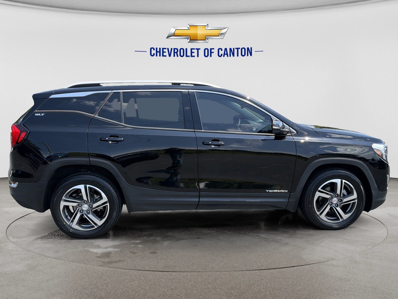 Used 2021 GMC Terrain SLT w/ Infotainment Package II FWD image 4