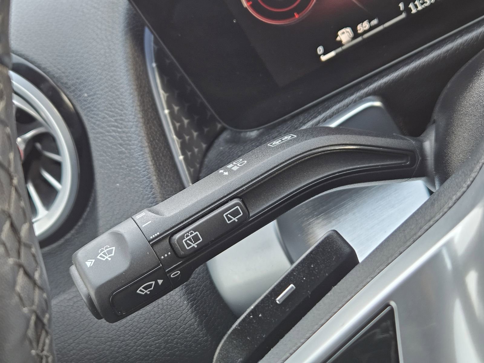 Used 2025 Mercedes-Benz GLB 250 4MATIC image 30