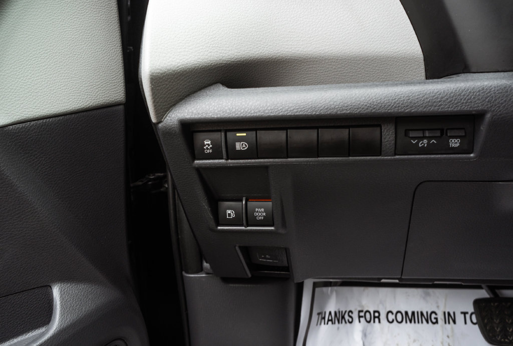 Used 2022 Toyota Sienna LE w/ LE Plus Package AWD/4WD image 14