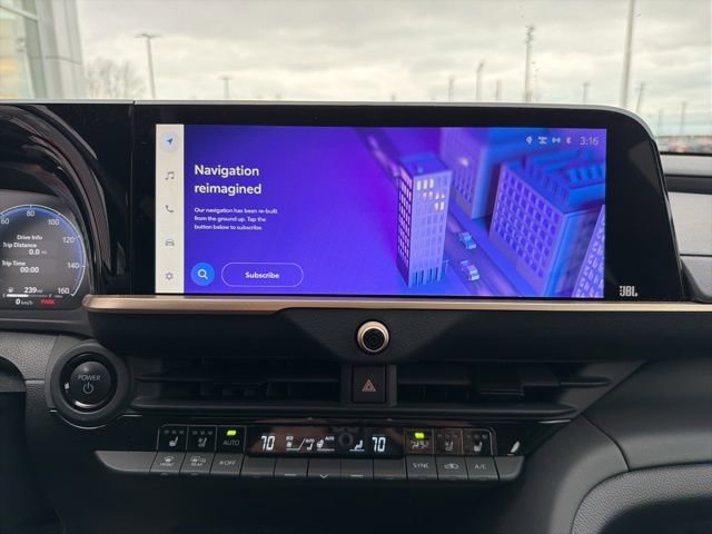 Used 2023 Toyota Crown Limited image 22