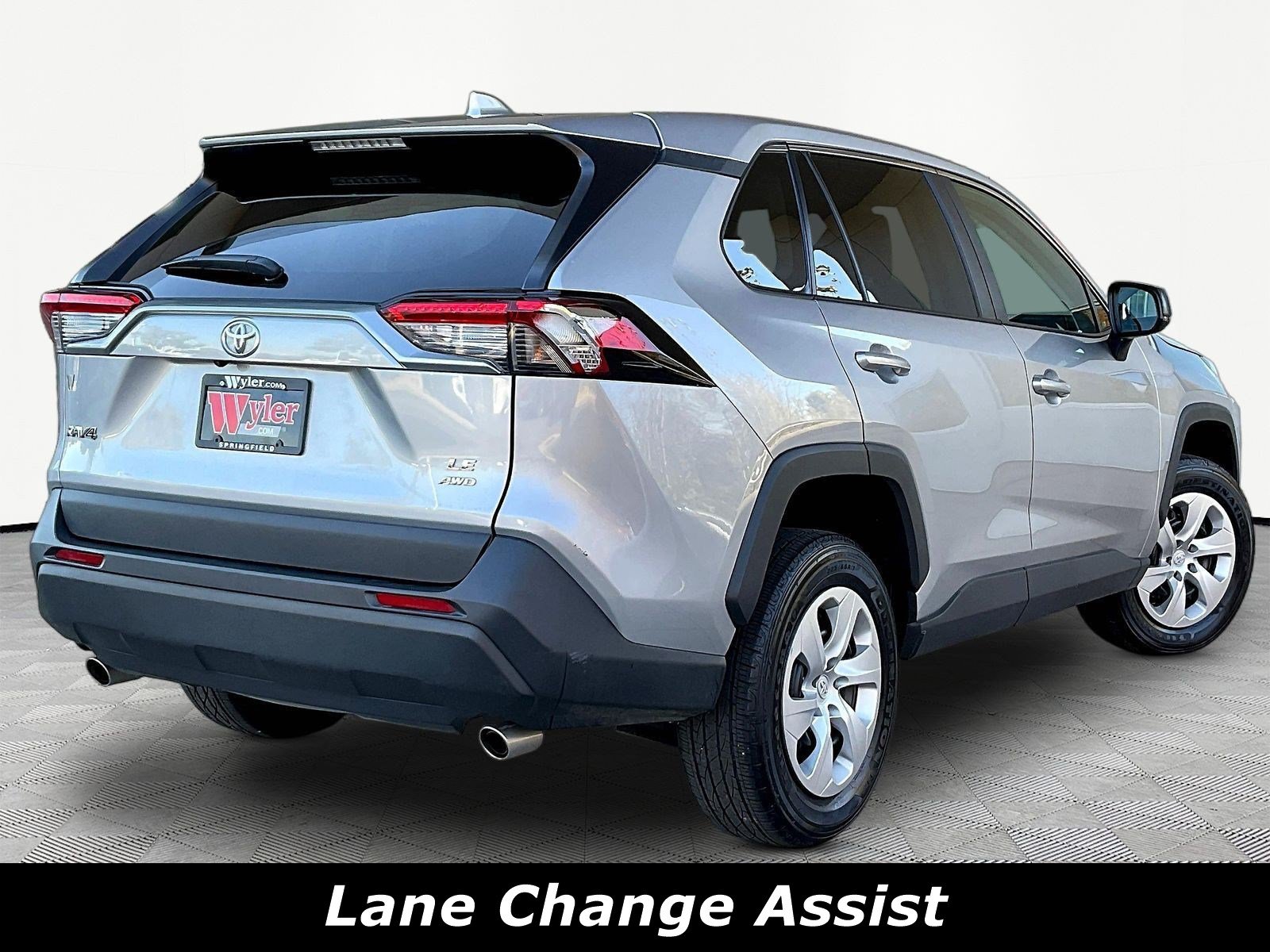 Used 2024 Toyota RAV4 LE AWD/4WD image 6