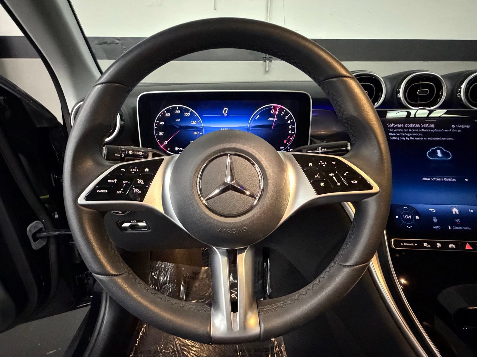 Used 2025 Mercedes-Benz GLC 350e 4MATIC image 27